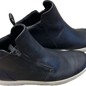 ECCO Womens Soft 7 Black Leather Zipper Casual & Fashion Sneakers Size 9